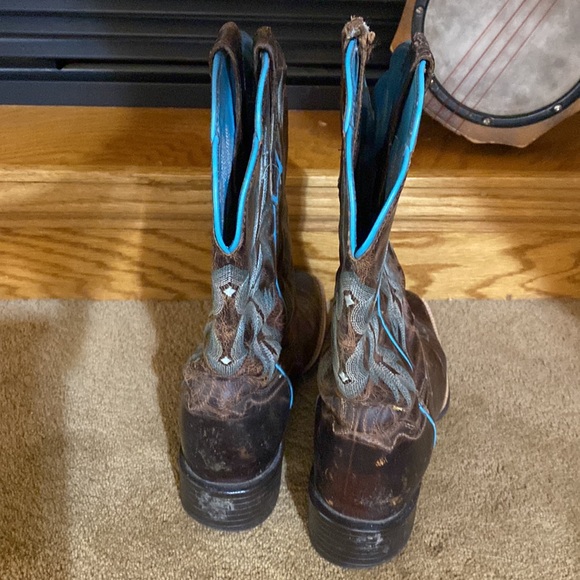 Women’s 6.5B cowboy boots by Ariat - Picture 3 of 7